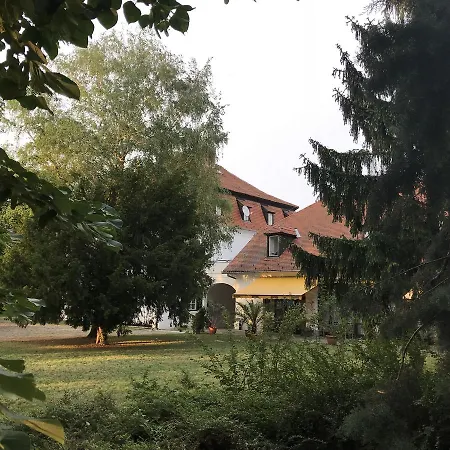 Bed & Breakfast Uszogi Batthyany Kastely Pécs