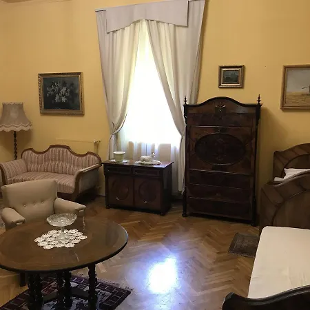 Uszogi Batthyany Kastely Bed & Breakfast