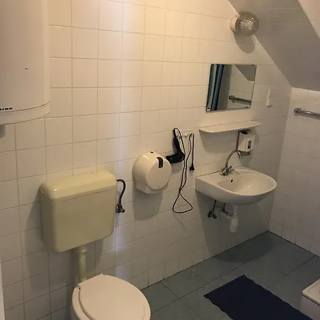 Uszogi Batthyany Kastely Bed & Breakfast *