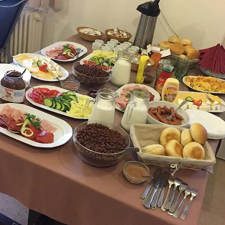 Uszogi Batthyany Kastely Bed & Breakfast