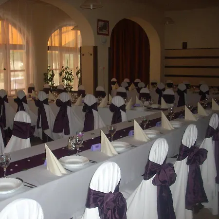 Uszogi Batthyany Kastely Bed & Breakfast *