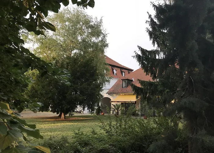 לינה וארוחת בוקר Uszogi Batthyany Kastely פץ'