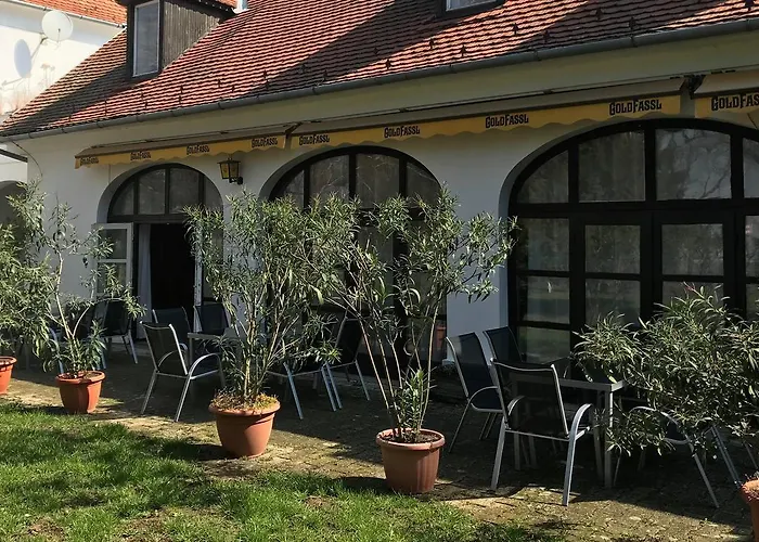 Uszogi Batthyany Kastely לינה וארוחת בוקר פץ'