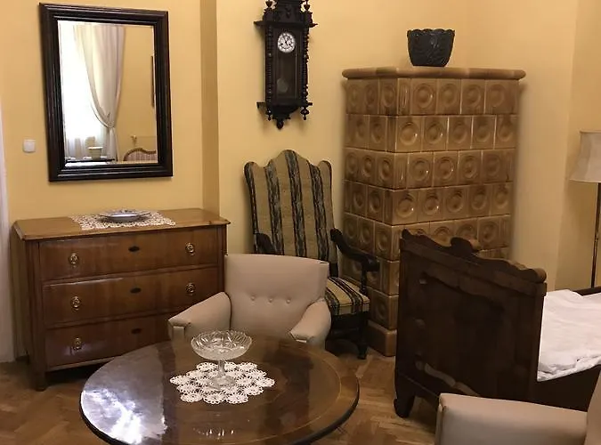 Uszogi Batthyany Kastely * פץ'