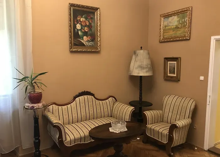 לינה וארוחת בוקר Uszogi Batthyany Kastely *