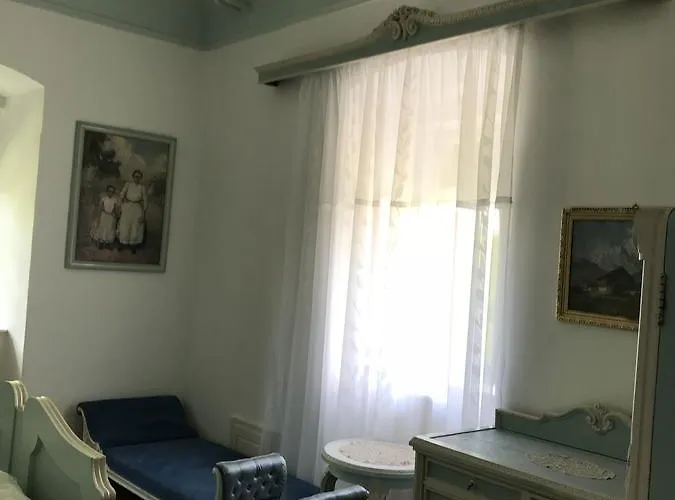 לינה וארוחת בוקר Uszogi Batthyany Kastely *