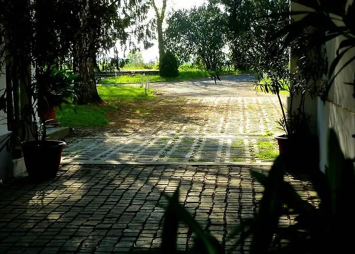 לינה וארוחת בוקר Uszogi Batthyany Kastely *