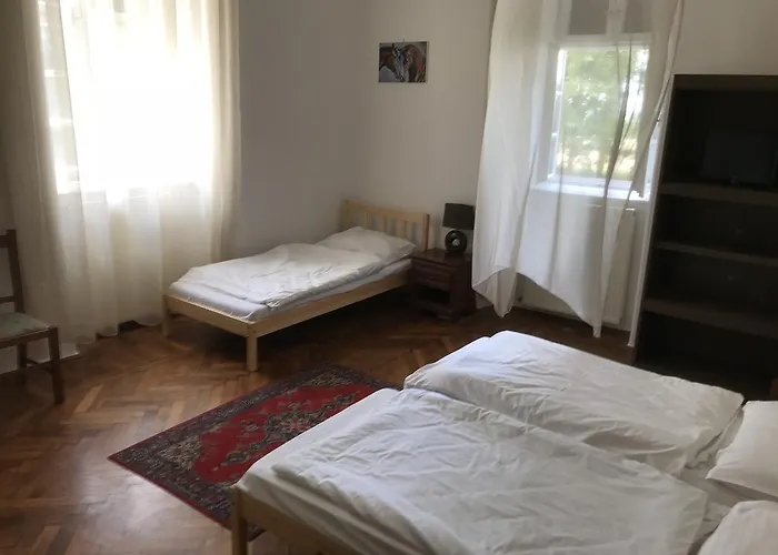 Uszogi Batthyany Kastely * פץ'